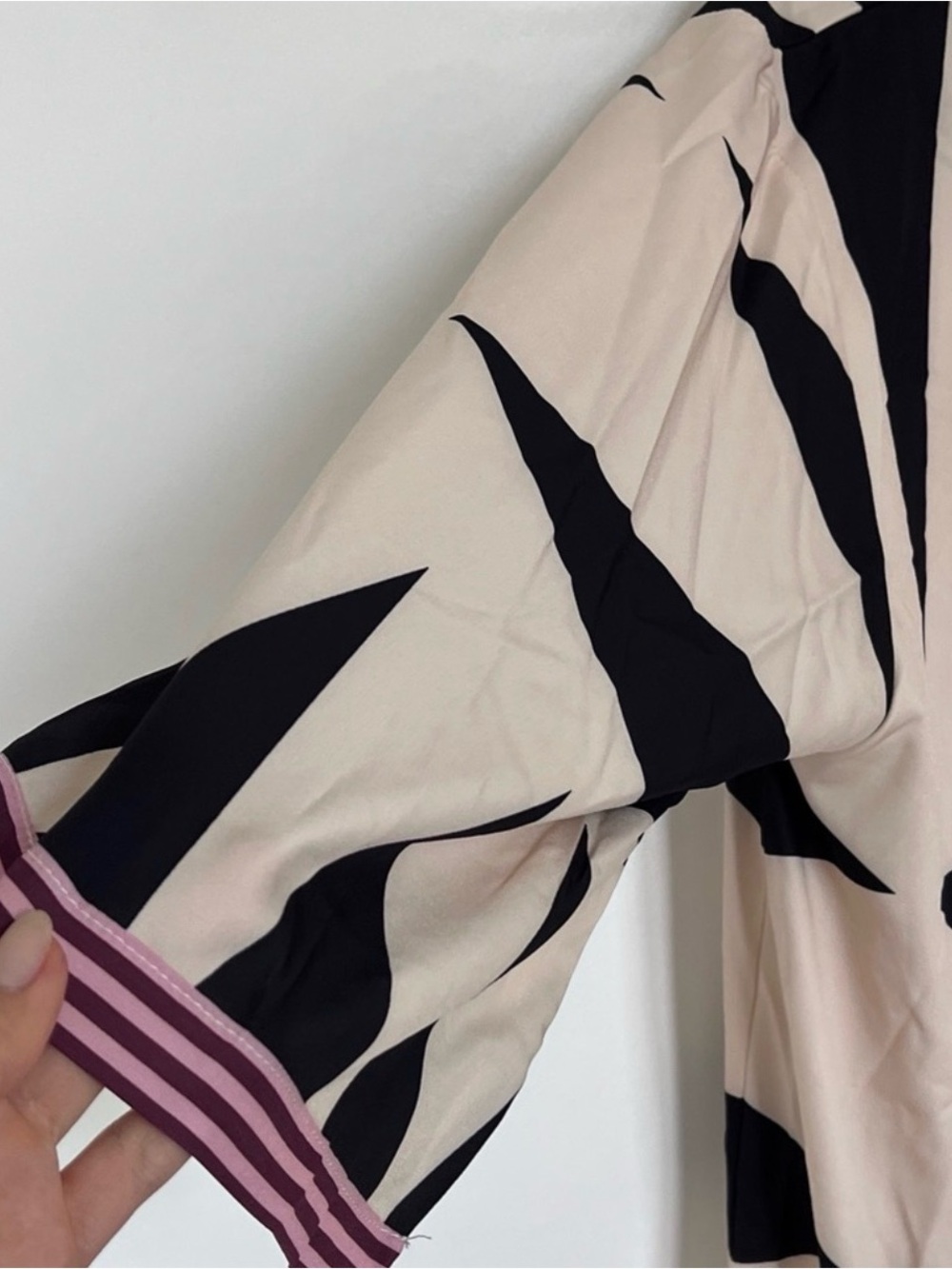Geometric Black & Cream Long Open Cardigan - Picture 4 of 8